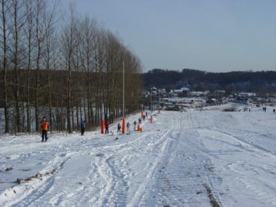 11 trasa zjazdowa z wyciągiem w tle.jpg